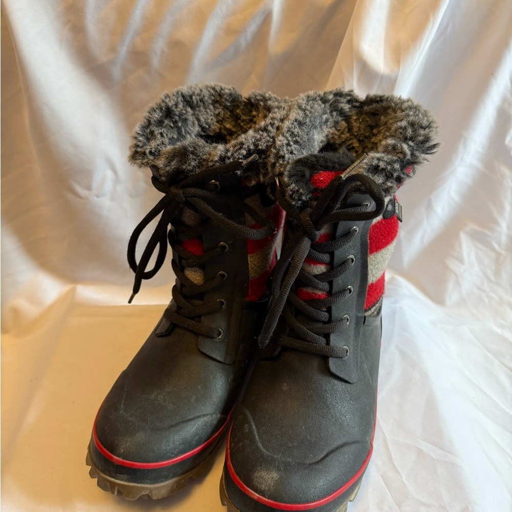 Bogs Women's Black and Red Insulated Lace-Up Winter Boots with Faux-Fur Cuff